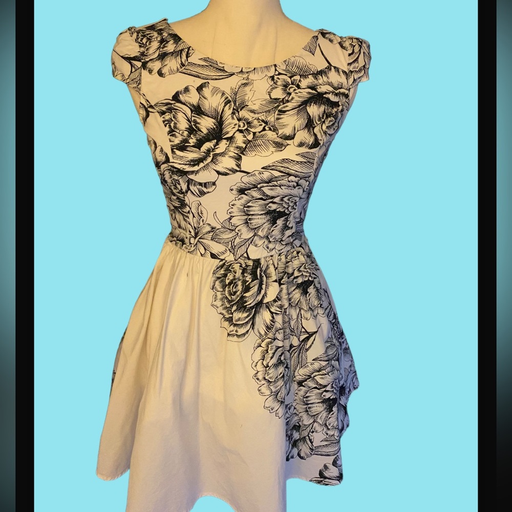 Women’s size XS Charolette Russe dress white with peonies, a-line, cinched waist